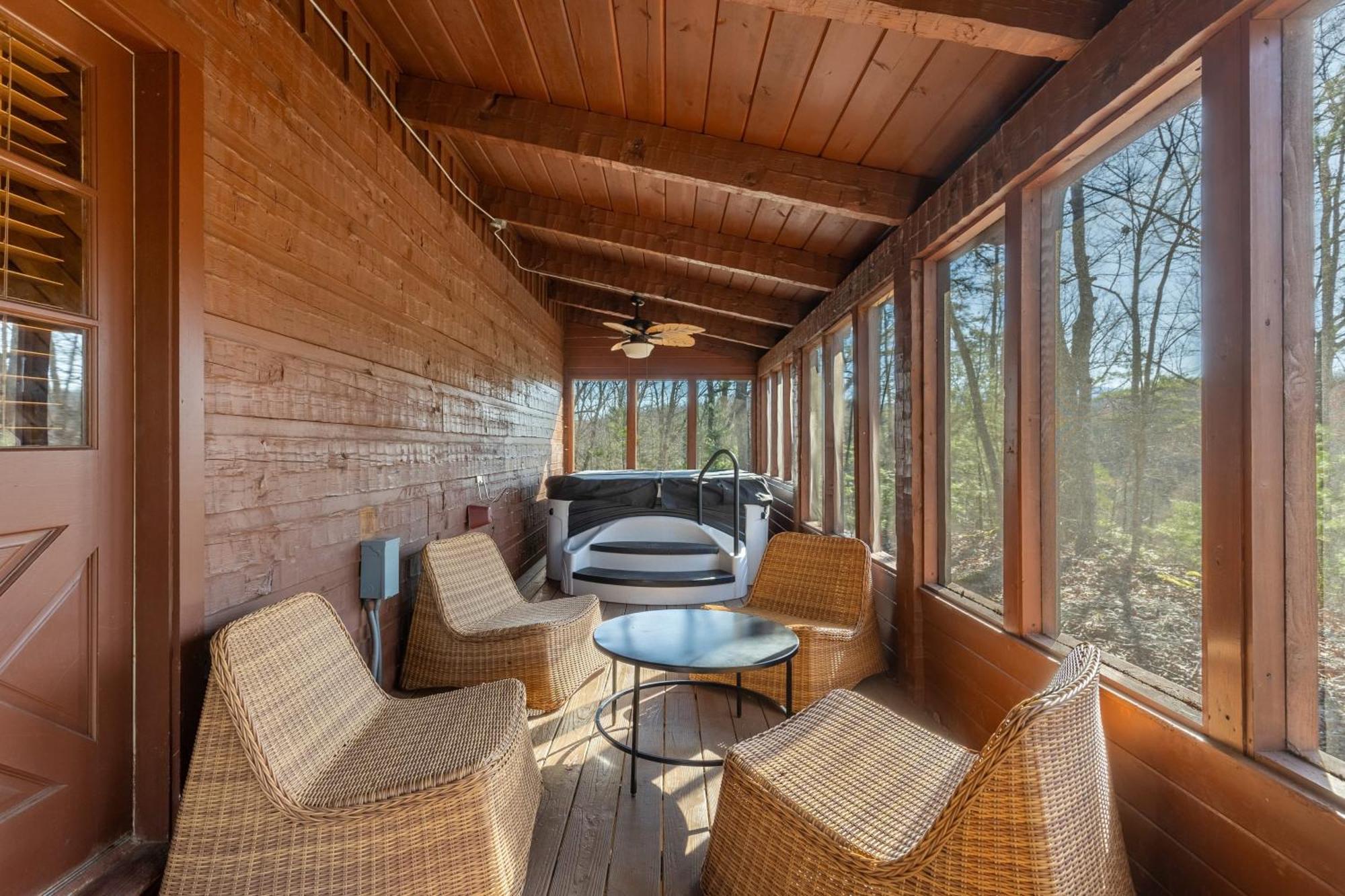 Dudley II By Avantstay Comfortable Cabin W Hot Tub Views Піджен-Фордж Екстер'єр фото