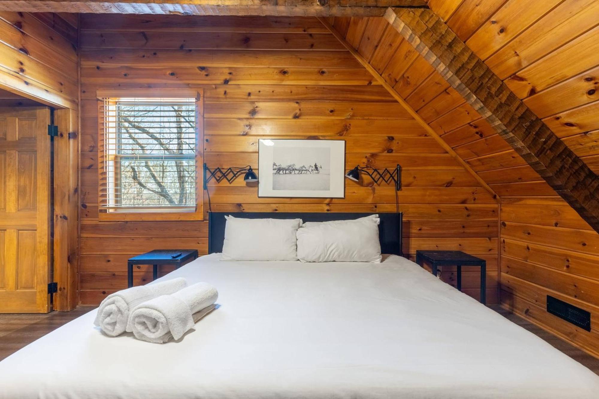 Dudley II By Avantstay Comfortable Cabin W Hot Tub Views Піджен-Фордж Екстер'єр фото
