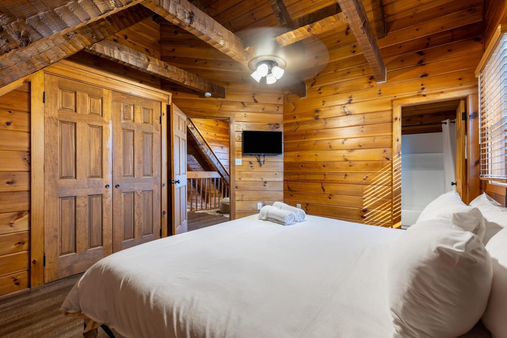 Dudley II By Avantstay Comfortable Cabin W Hot Tub Views Піджен-Фордж Екстер'єр фото